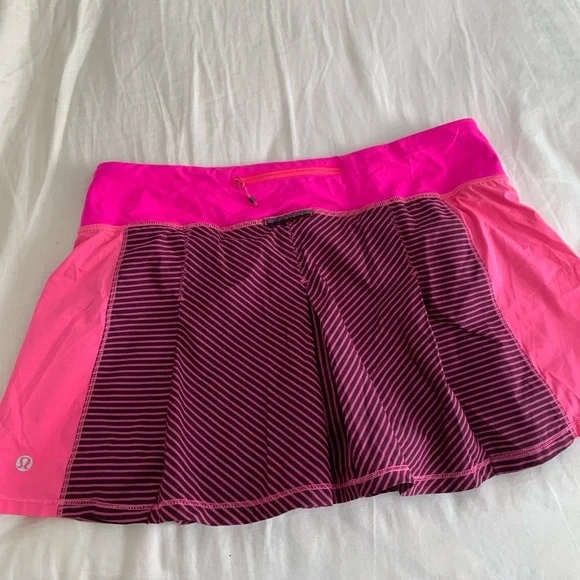 Lululemon hot pink tennis skirt size 10 - Picture 2 of 3